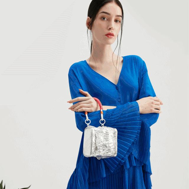 女生都应该有一款小ck,适合男生的小ck