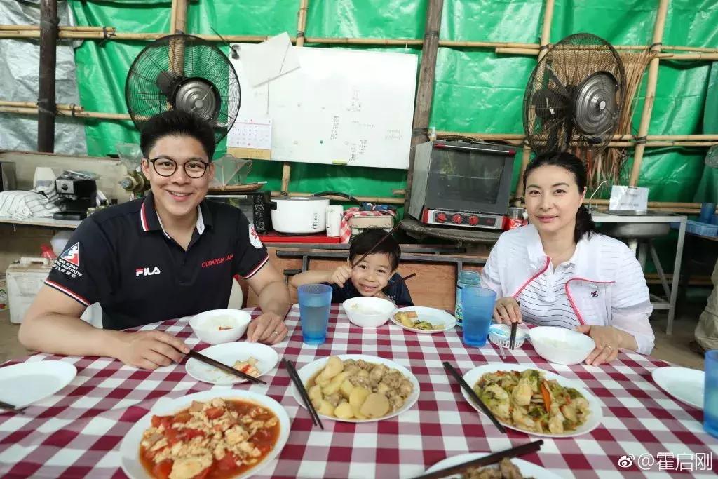 何猷君奚梦瑶回忆求婚全过程,何猷君求婚婚礼现场