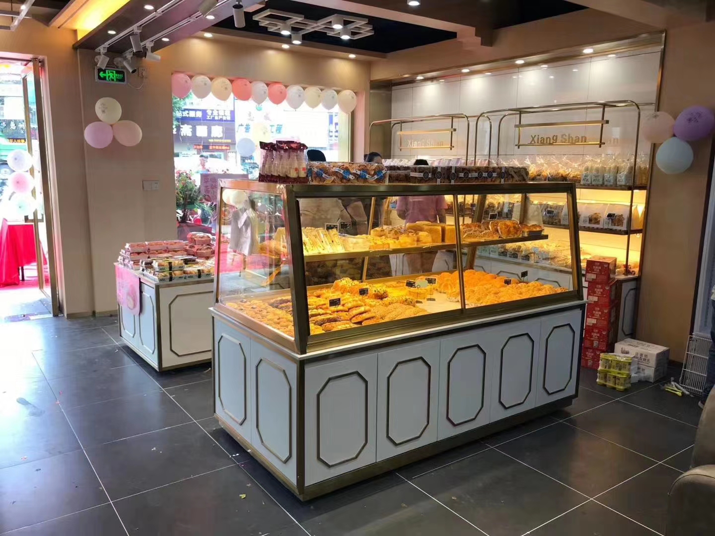 让人目不转睛的面包展示柜，您想拥有吗？