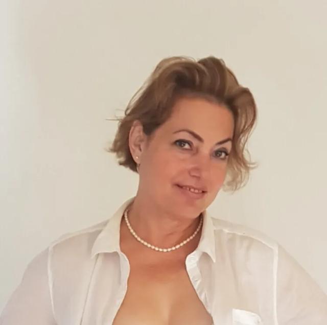 外交官强迫女秘书吸毒并性骚扰,遭拒后竟要与其女儿发生性关系