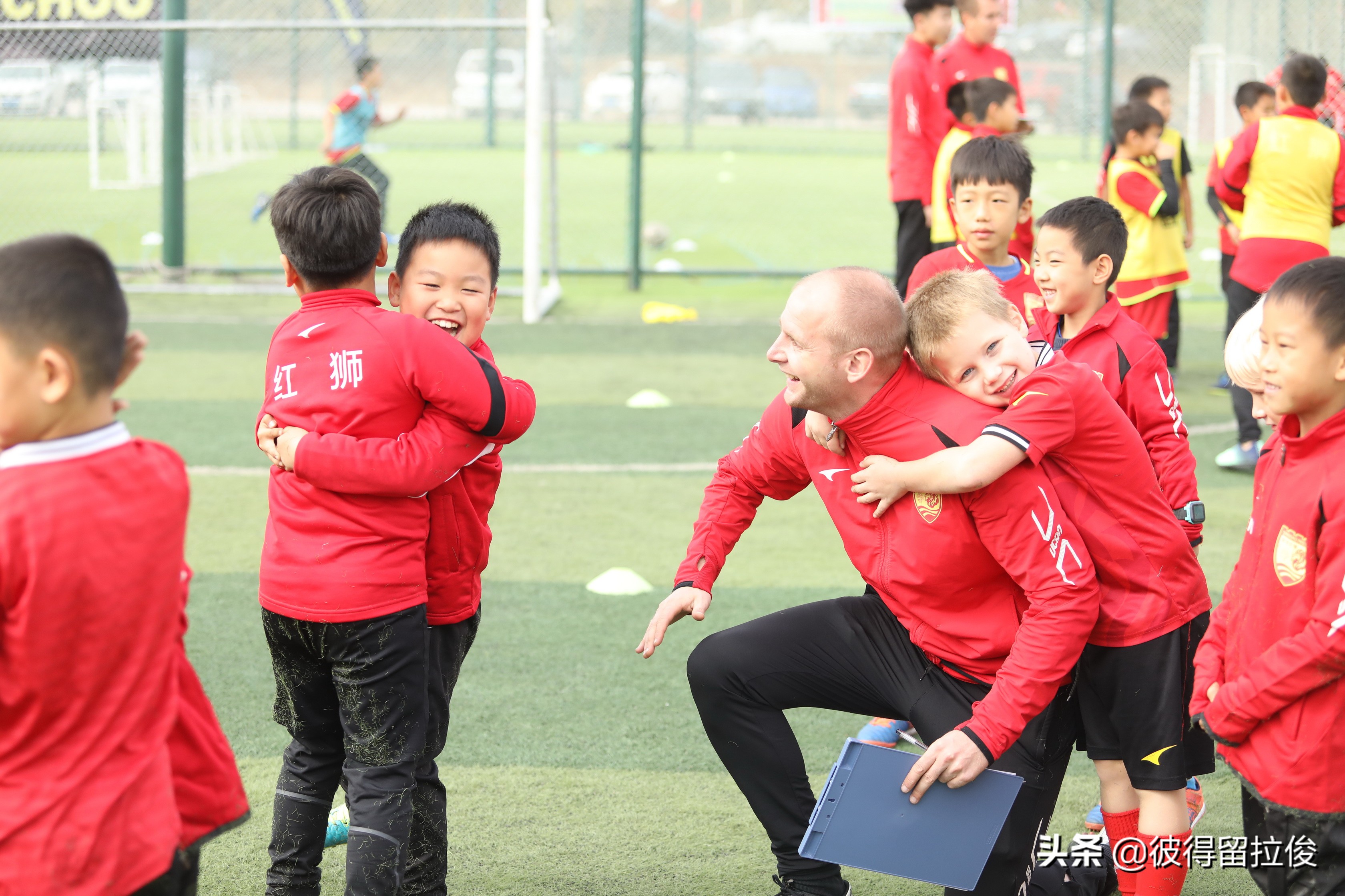 谁是球王！青岛红狮ZOOCHOO足球技能测试火热开启
