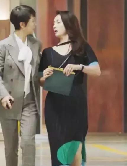 小欢喜王一笛衣品,小欢喜三位妈妈着装