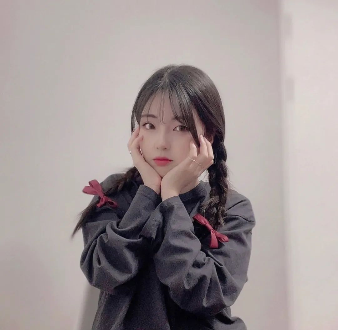 韩国女孩很会化妆,韩国东大门头饰