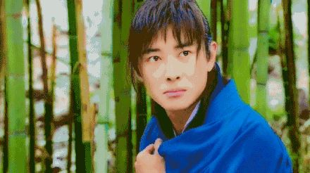 当女朋友穿上高跟鞋比你还高,你女朋友穿高跟鞋你会怎么样