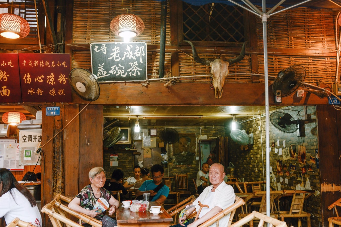 成都10大景点之一的宽窄巷子,成都宽窄巷子是三尺巷吗