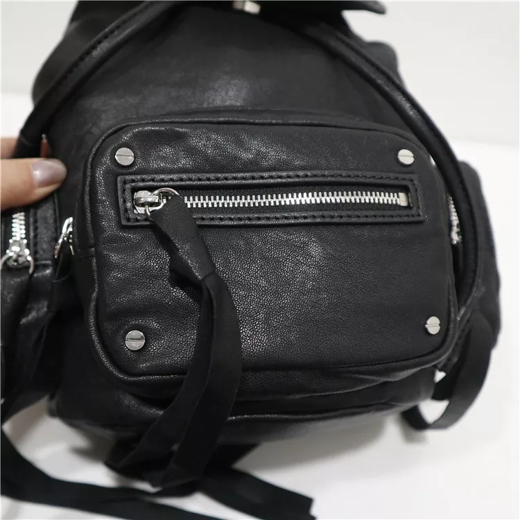 奢侈品大牌有哪些好看又好搭配双肩包?C4N搭配干货!