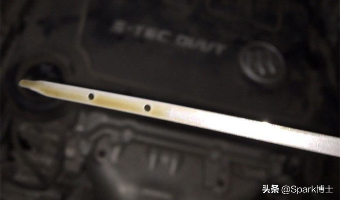 为什么首保过后汽车感觉费油,换完火花塞和机油后油耗高了