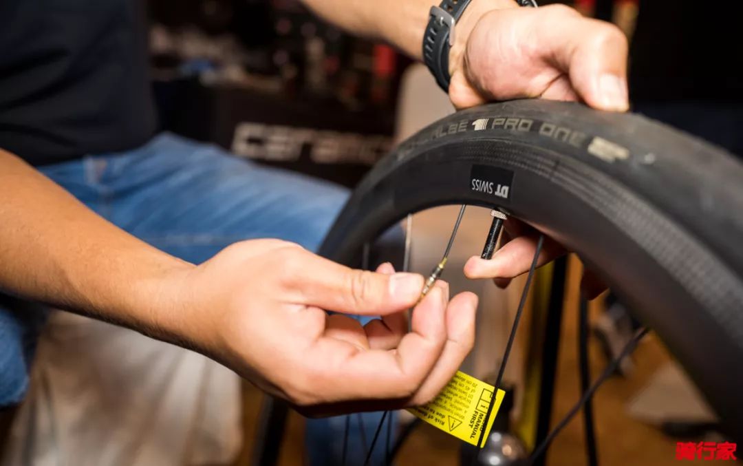 拒绝四溅的补胎液，教你优雅地改装/安装真空胎！