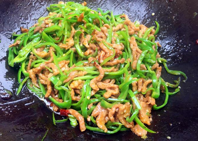 无论炒哪种肉丝，都不要直接下锅，多做2步，肉丝不干不柴很入味