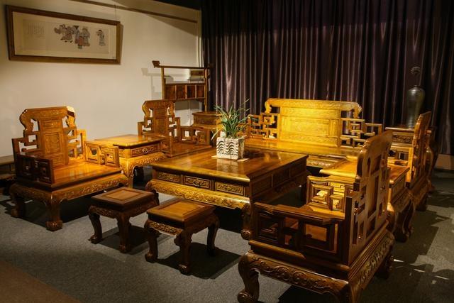 人养木，木养人，为何要用金丝楠木做家具？老木匠告诉你