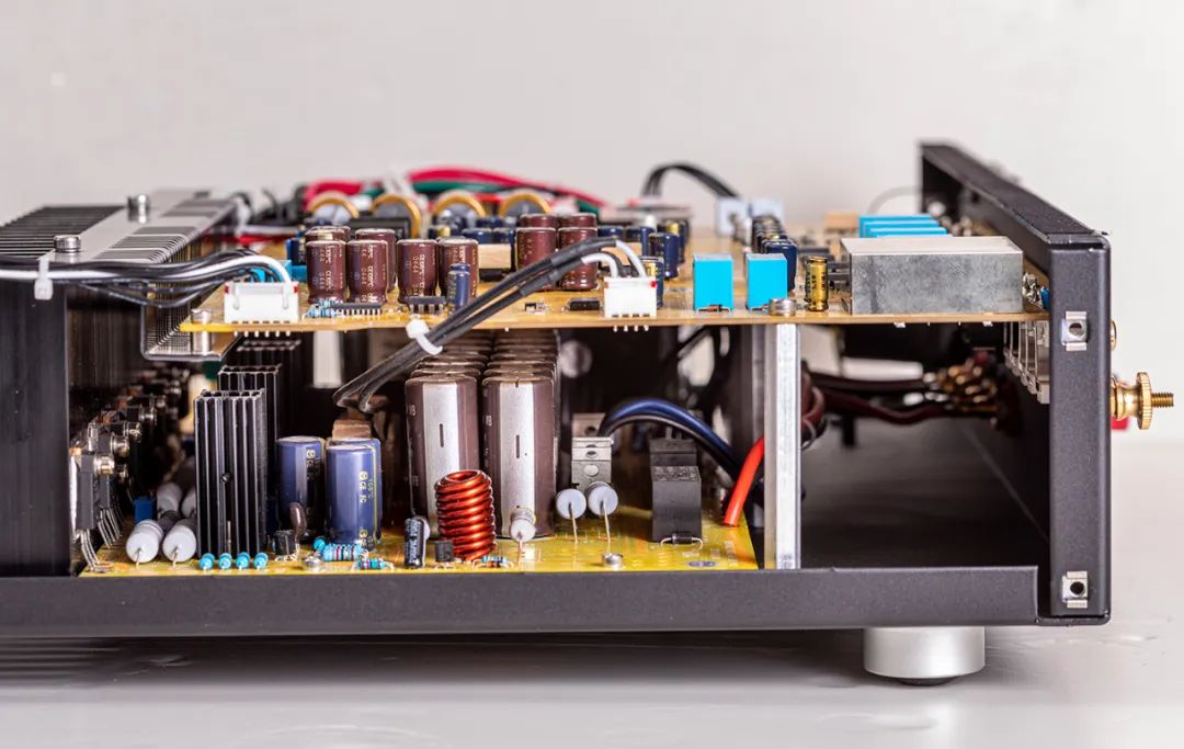 数播也有浓浓音乐味——法国YBAHeritageR-100数播合并功放