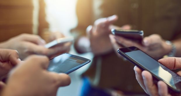 cellphone什么意思,cellphone和telephone什么区别