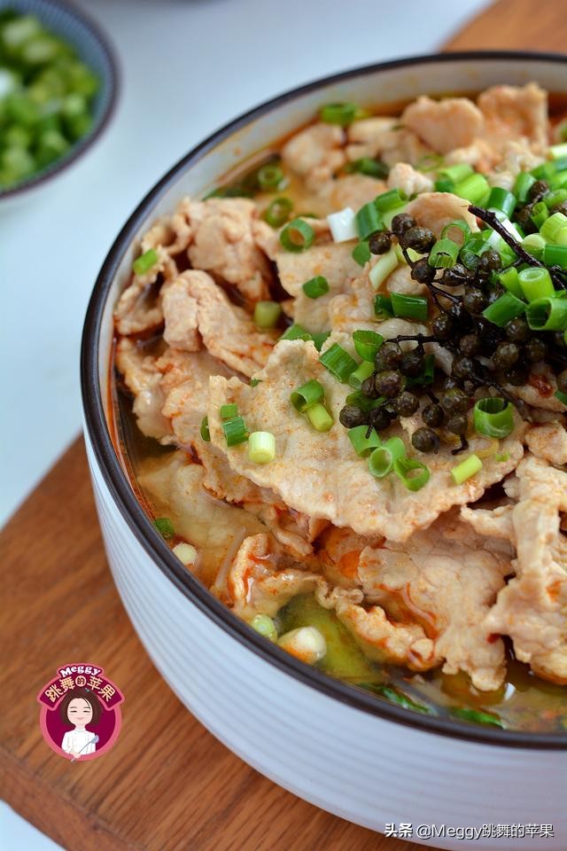 三伏天做水煮肉,一个小妙招,让你手工切出薄如蝉翼的完整肉片