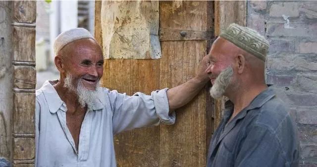 维吾尔族人中为什么有黄人也有白人?吐鲁番的与南疆的有一定差别