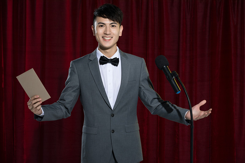 克服上台演讲的紧张小窍门,如何克服当众讲话紧张