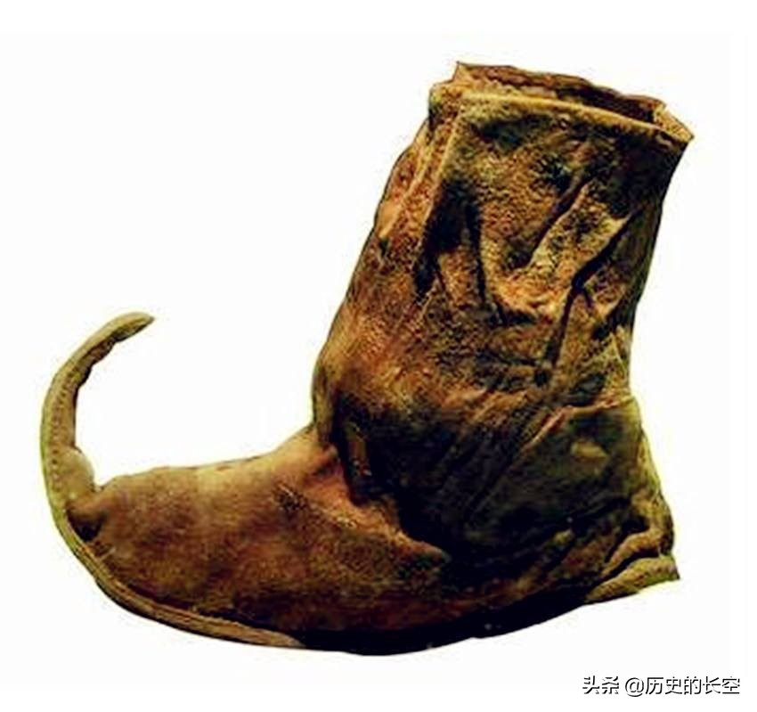 为什么古人的鞋子往上翘,古人的鞋子为什么都是鞋尖朝上的
