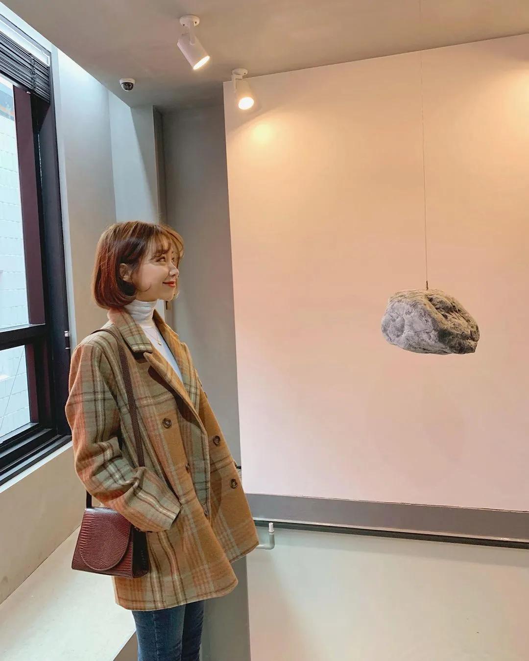 冬款大衣搭配连帽毛衣,大衣内搭毛衣裙冬中长款