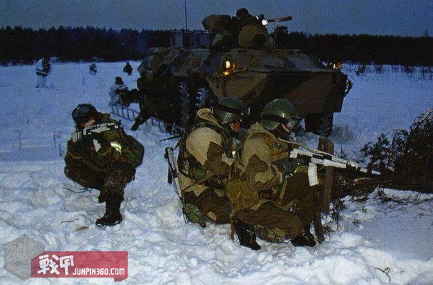 毛熊作战服,毛熊的所有装备