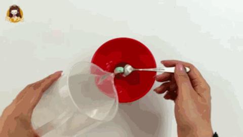 往脚上涂花露水会怎么样,花露水喷脚上有什么用