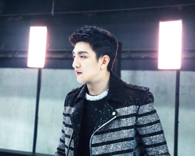 金瀚休闲西装,金瀚巴黎走秀视频