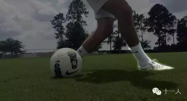 足球背身跨步摆脱,足球背身摆脱技巧教案