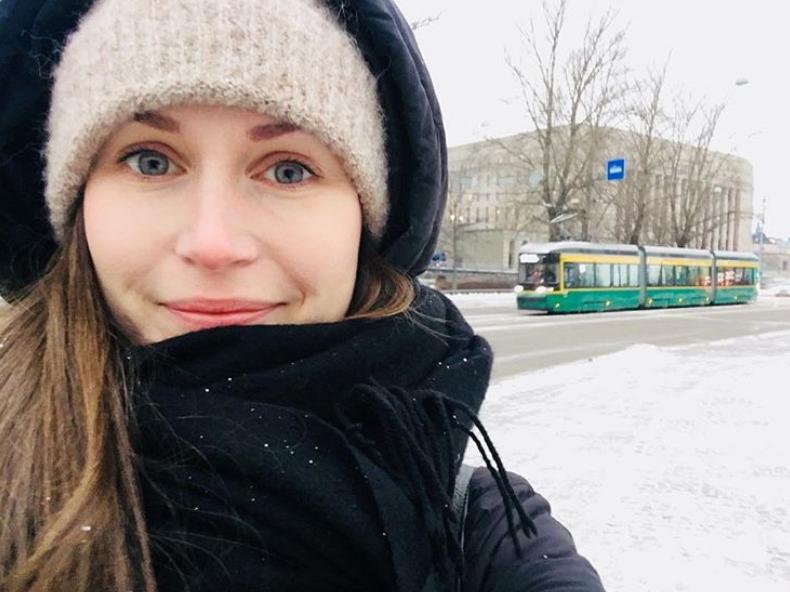 芬兰34岁美女总理自拍图曝光：喜欢与帅哥合影，爱分享私生活