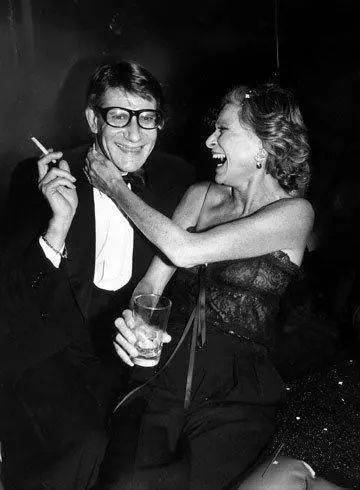 那个卖口红的YSL，教会女孩不色情的穿黑*袜丝**