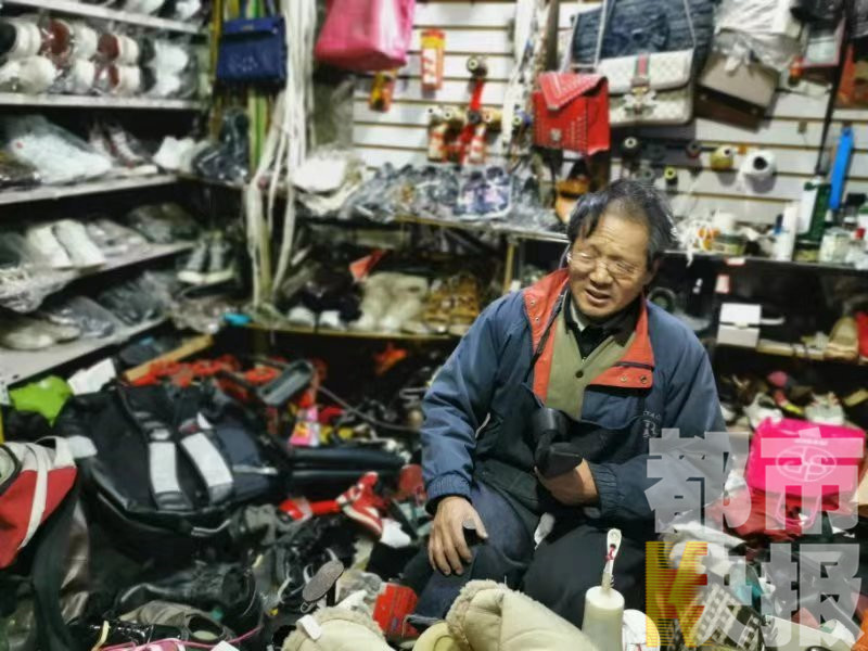 暖心！西安一位修鞋老人挣钱为“还债”捐款过万从不留真名