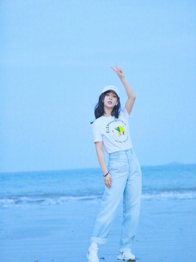 pyoapple夏日清爽穿搭,中国女明星在海滩上穿夏日装