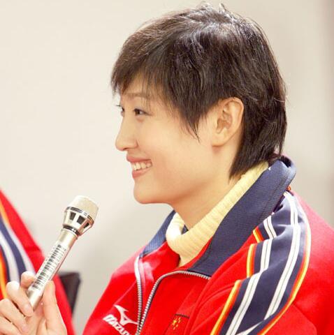 女排奥运冠军退役后再添新身份,女排奥运冠军让她老公当主教练