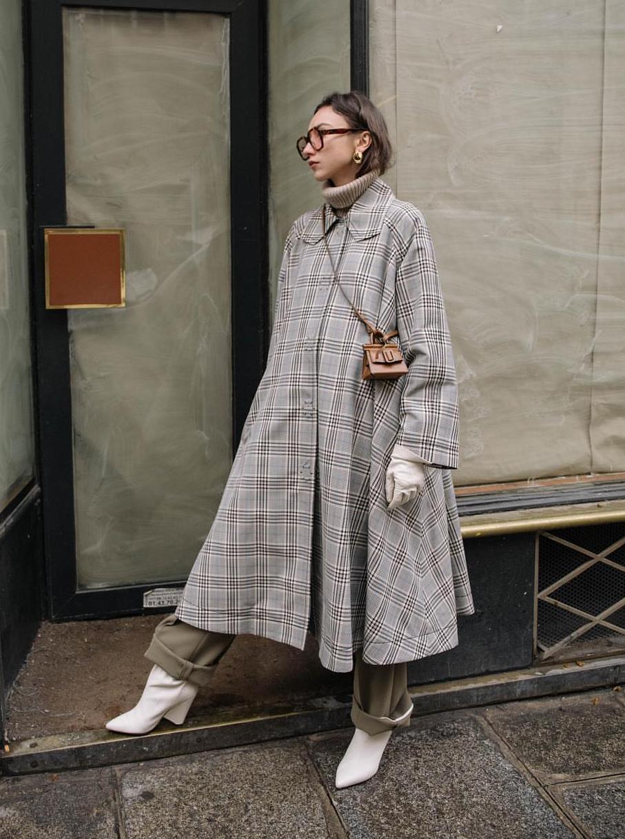 黑白格纹大衣怎么搭配好看,戴帽子黑白格纹大衣怎么搭配好看