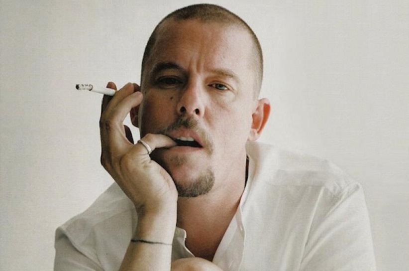 亚历山大麦昆小白鞋彩虹,亚历山大麦昆小白鞋开胶