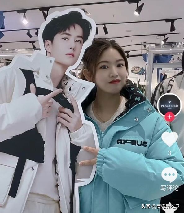 老师带头追星引热议？要求学生买王一博同款羽绒服，家长发文*制抵**