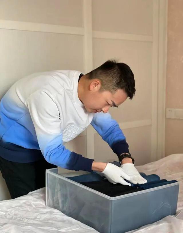 95后小伙退伍后做整理师月入过万,衣橱整理师月入上万元