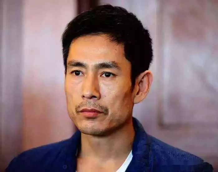 炼过钢水、睡过马路，有人说他才是史上最无奈影帝