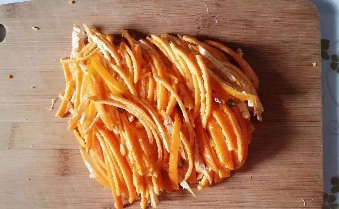 橘子皮切碎了丢瓶里，秒变大肥王，绿萝吃了疯长10米！