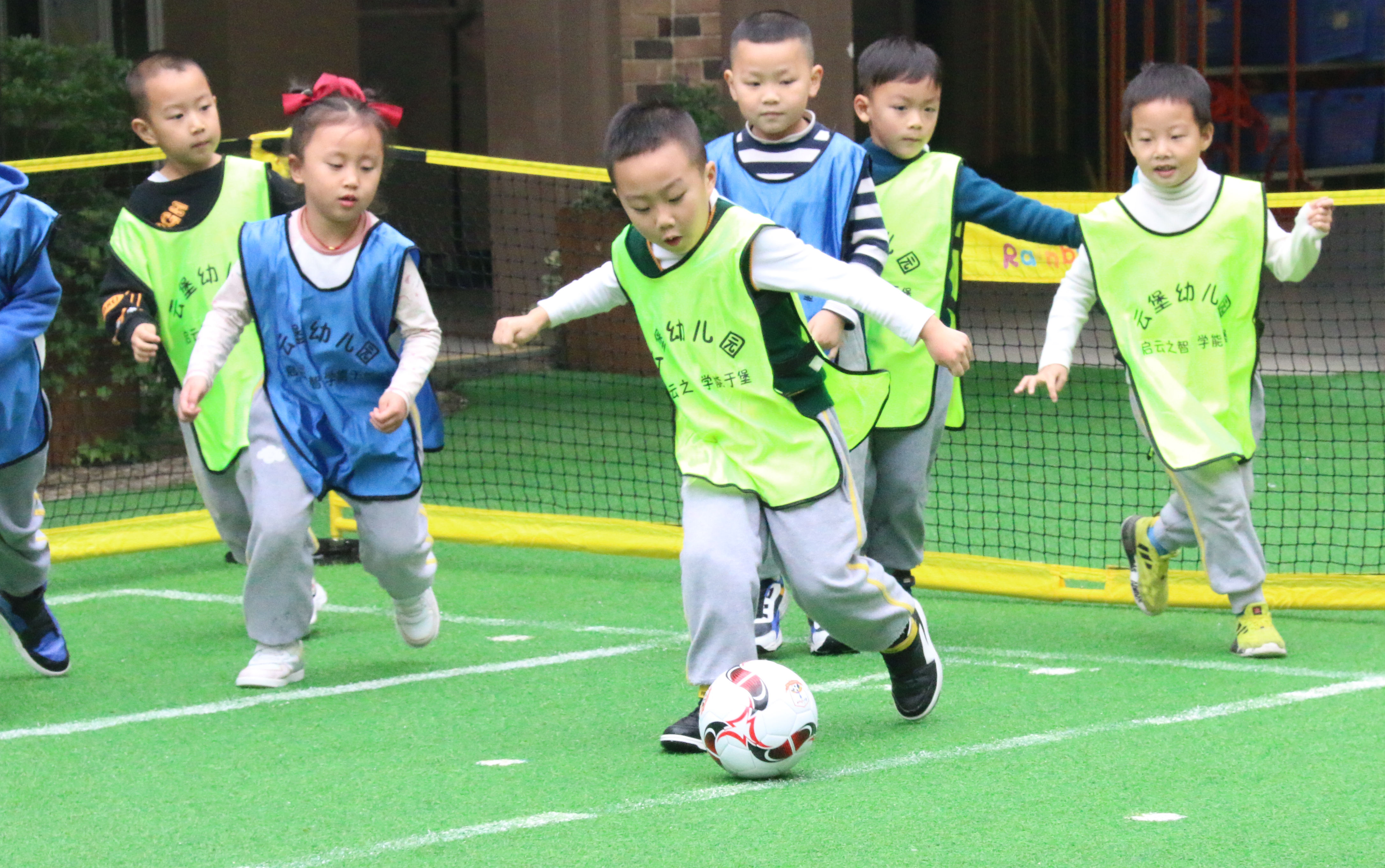 足球要从娃娃抓起的图片,四川眉山彭山业余足球俱乐部