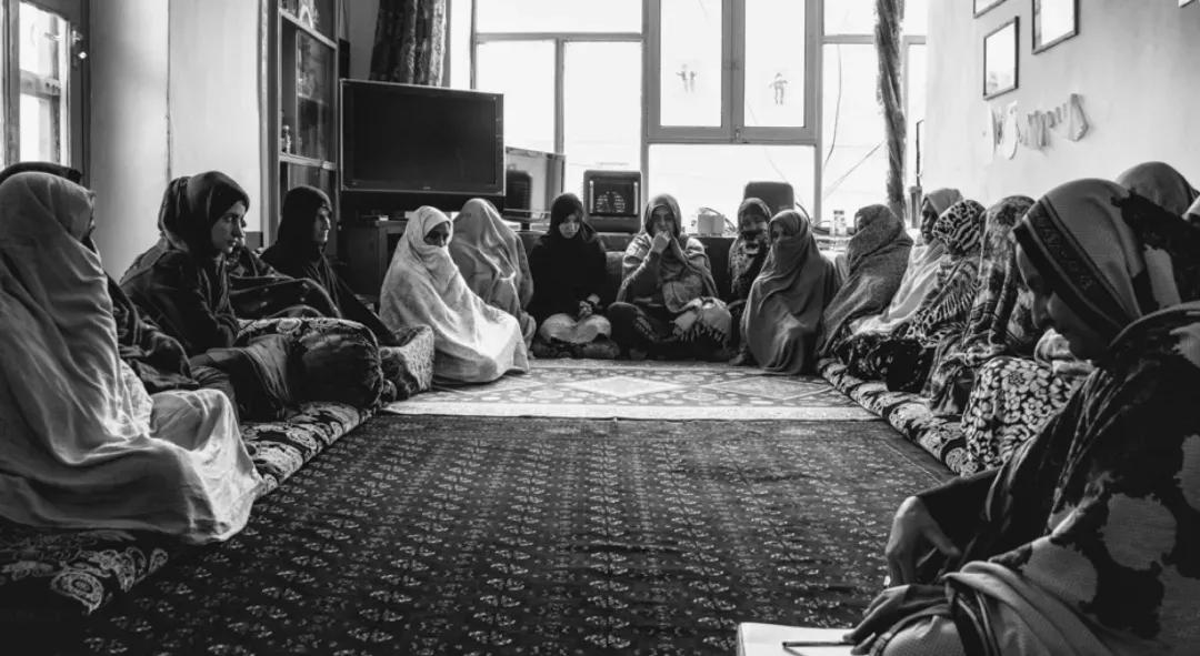 黎巴嫩爆炸发生后，巩俐章子怡的挚爱无声落泪……