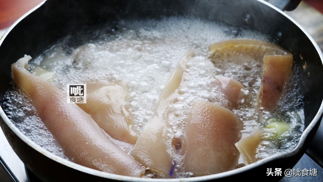 猪皮可以有几种方法吃,猪皮好吃又简单家常做法