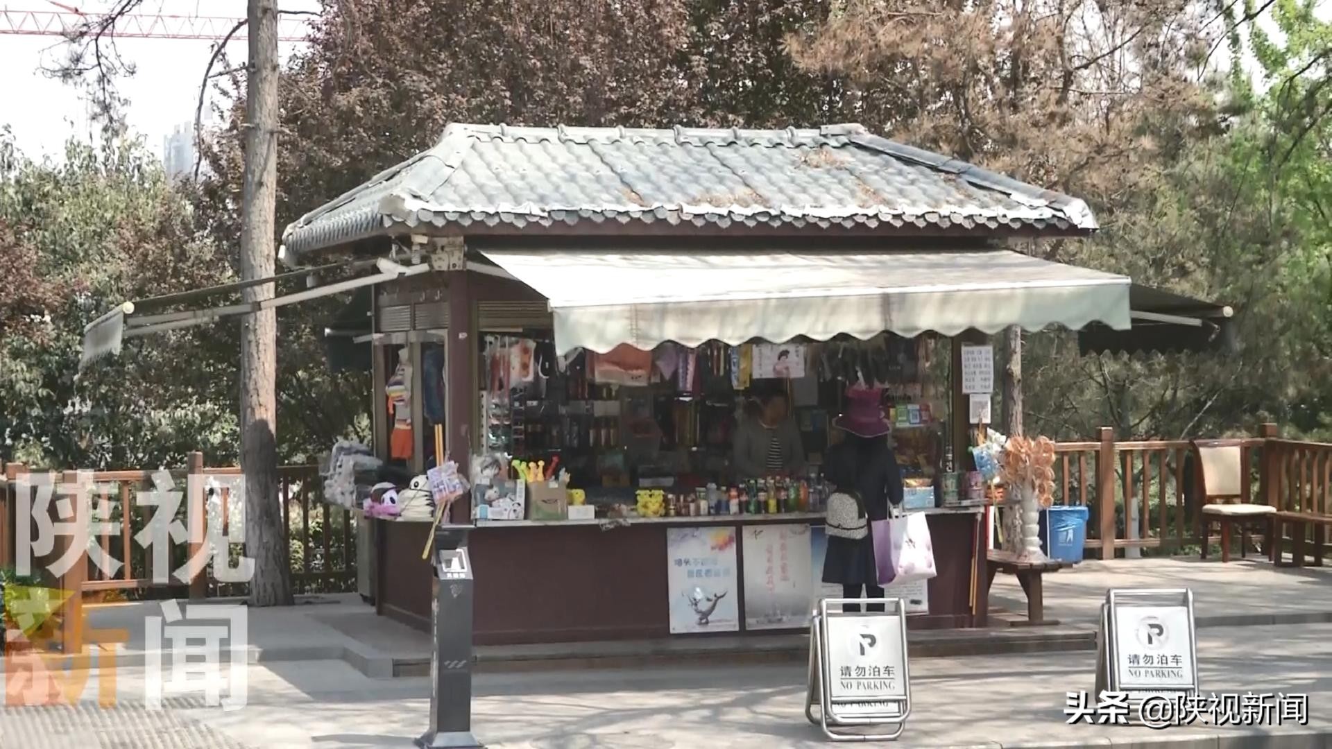 网友发帖称西安临潼骊山索道买票套路多停车不足10分钟收20元陕视记者实地调查……