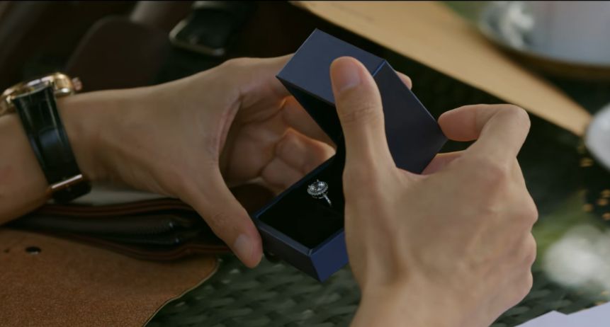 北辙南辕戴小雨替妹妹相亲,北辙南辕戴小雨被求婚后续