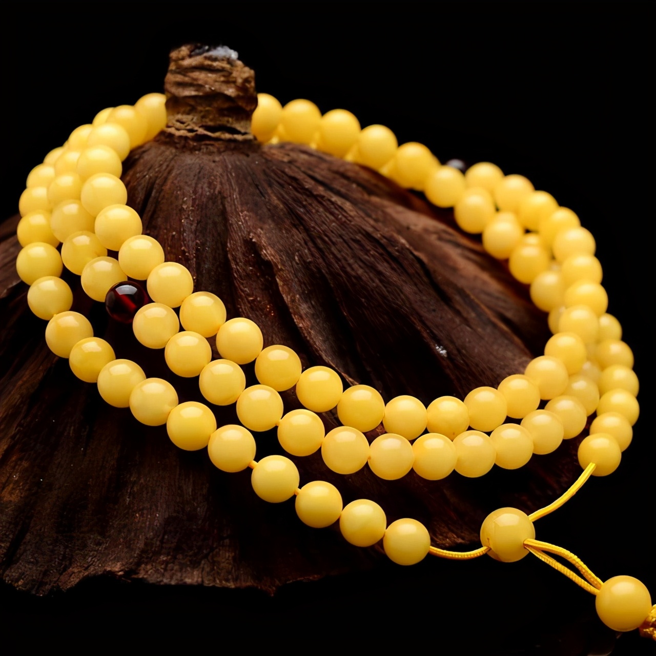 文玩蜜蜡鉴别方法,蜜蜡鉴别真假方法大揭秘