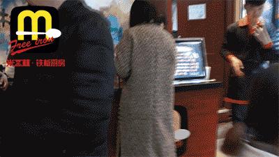 真实揭秘：一天卖出上万的铁板烧饭，里面到底有什么秘密？