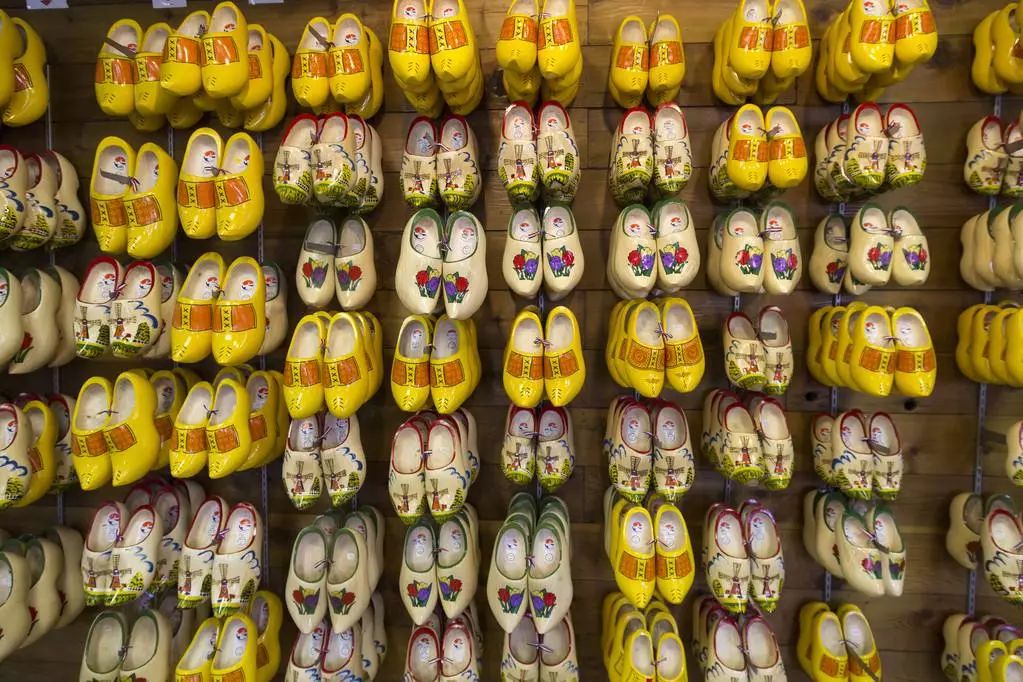 小梁带你看世界完整视频,老梁观世界图片