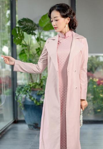 旗袍+风衣=2020年春天最优雅搭配，时髦又高级，再穿十年都不过时