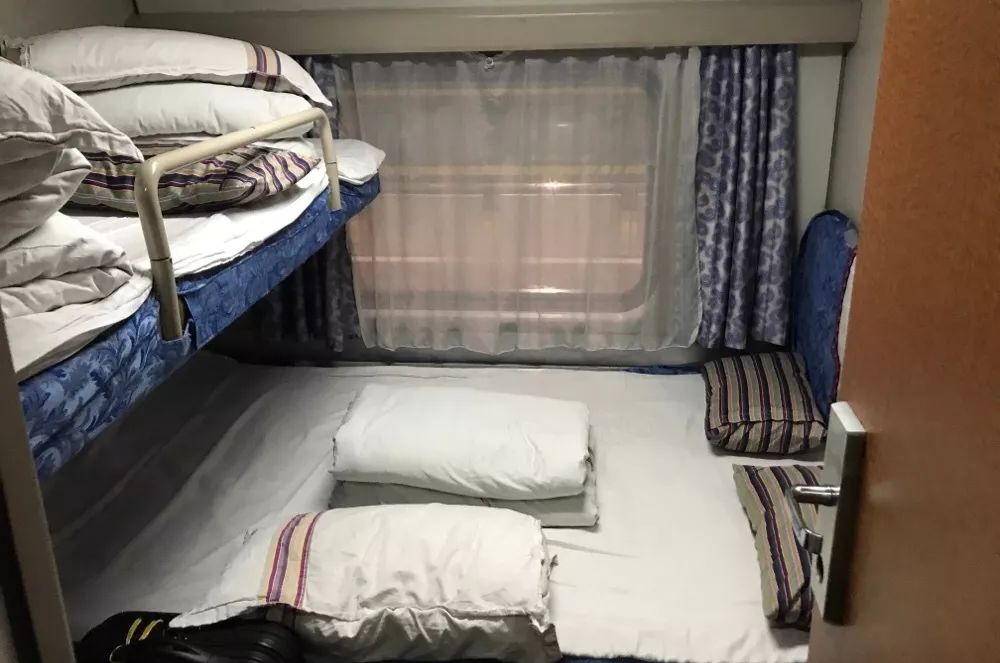 旅游列车豪华软卧,旅游硬卧还是软卧