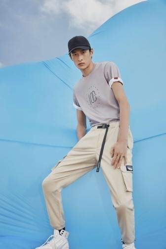 逐梦蓝天热力起航劲霸男装×航空文创致敬奋斗百年路