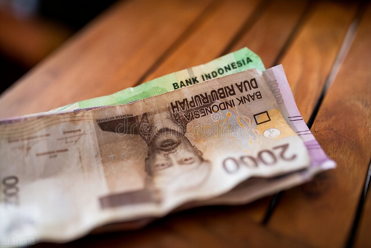 全球最值钱的十大货币,十大最不值钱的货币