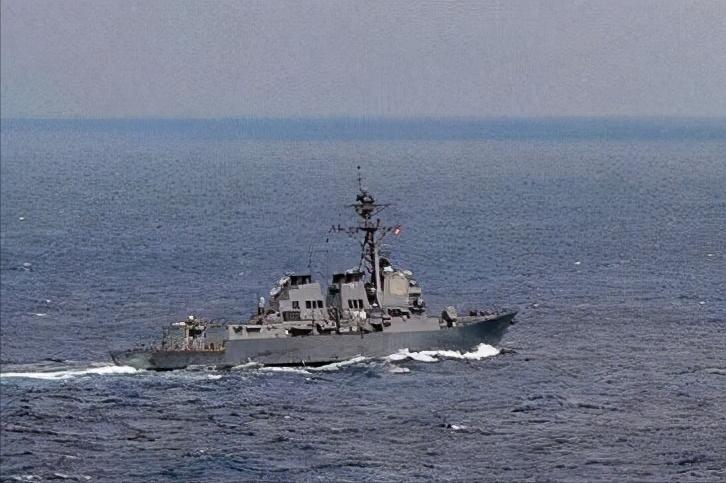 1997年香港回归在即，英舰故意闯入南海搞事情，中国海军教他做人