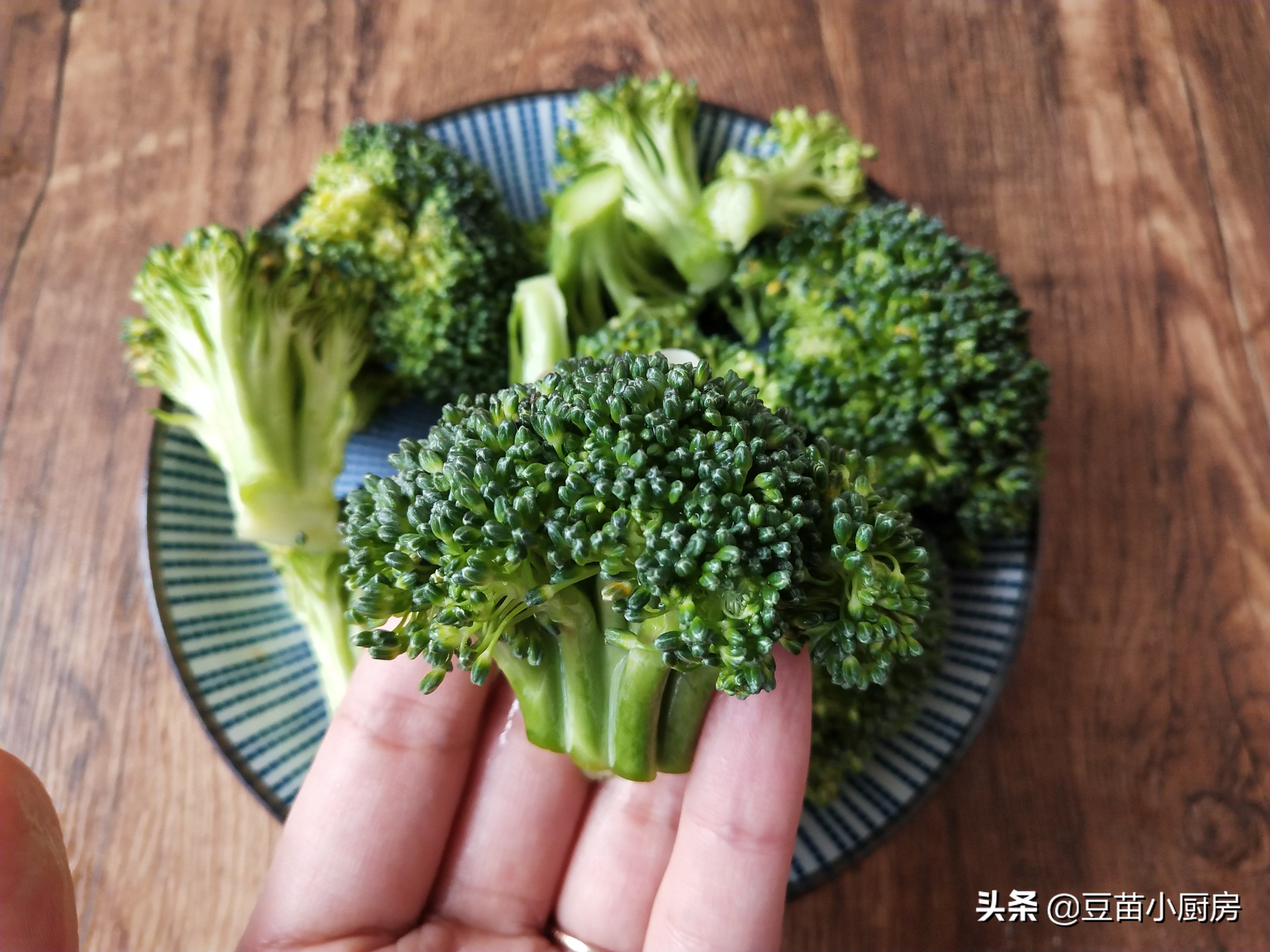 菜花里有好多虫和虫卵还能吃吗,菜花的虫卵用滚水清洗能杀死吗